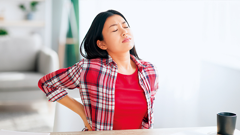 一般腰痛及疾病所引起的腰痛，差異會表現在疼痛位置及型態上